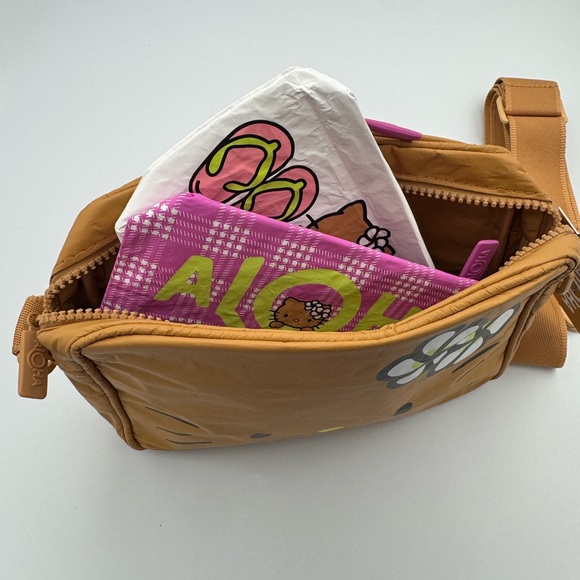 Aloha Collection x Hello Kitty x  Le Tour Bag & 2 2 Pouch Set - Picture 2 of 11